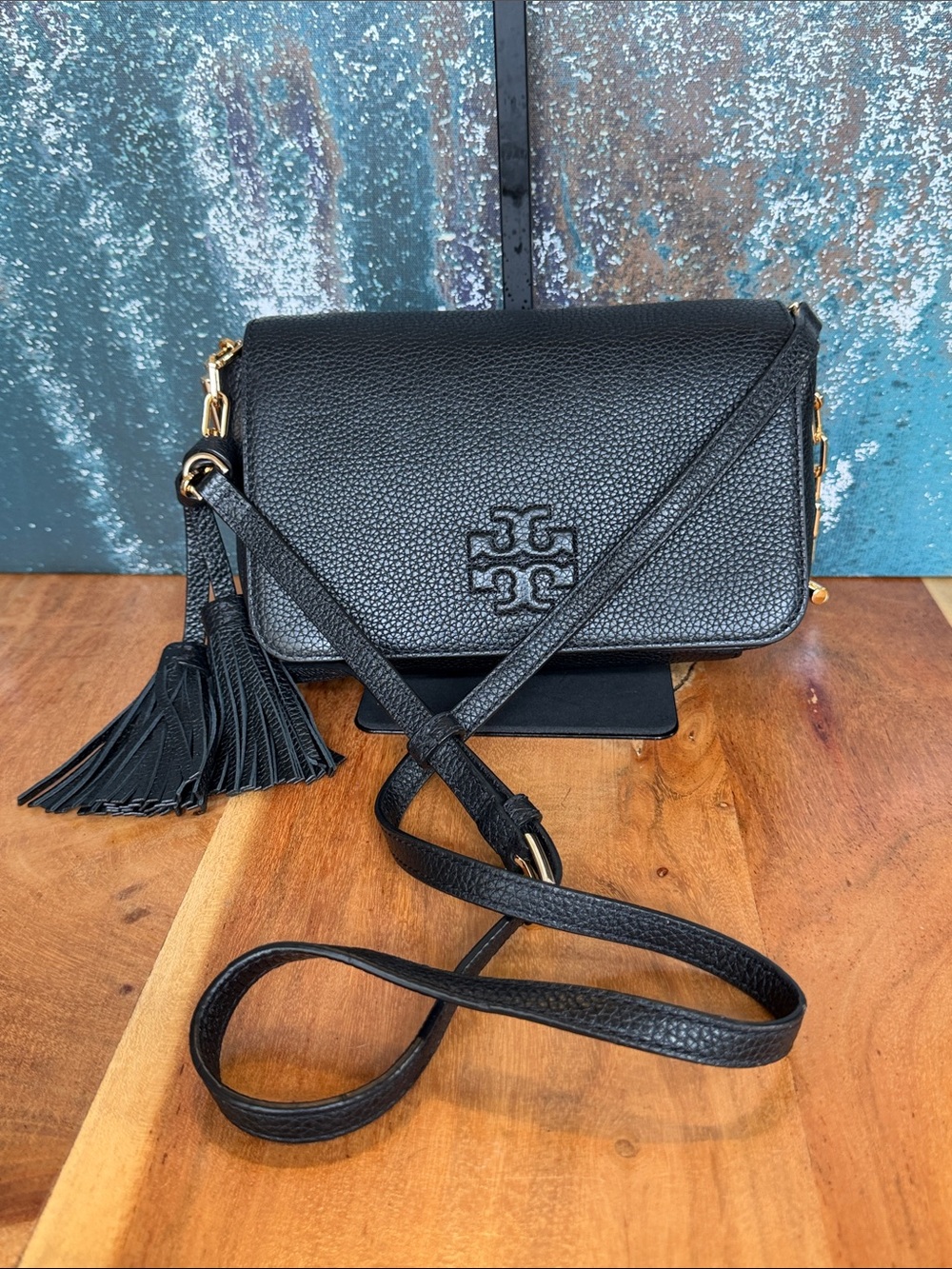 Tory Burch Quiet Luxury 2010’s Thea Pebbled Leather Flap Crossbody Black EUC - Picture 4 of 14